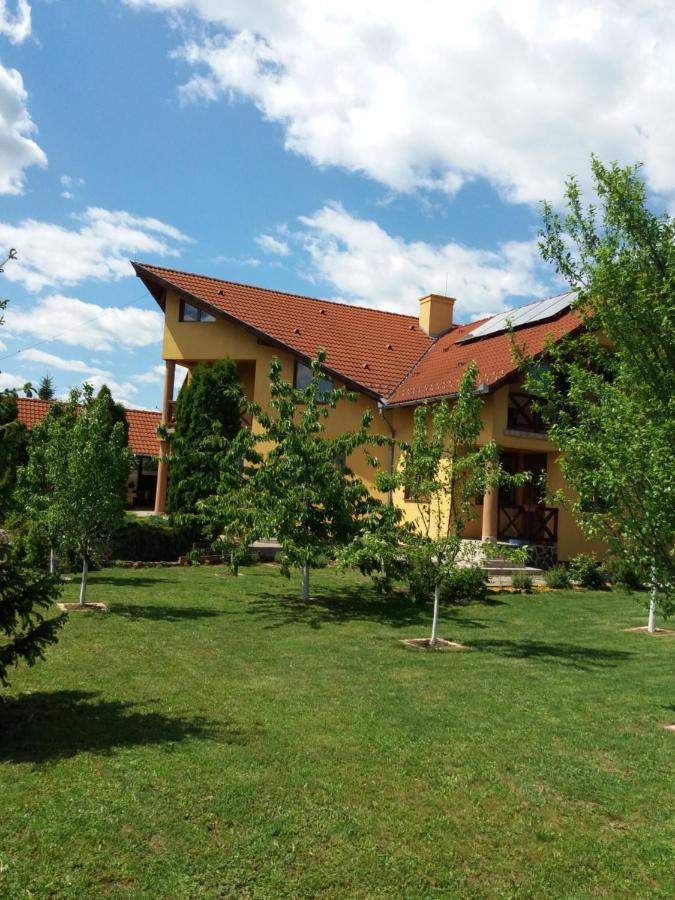 Kara Apartman Odorheiu Secuiesc Eksteriør bilde